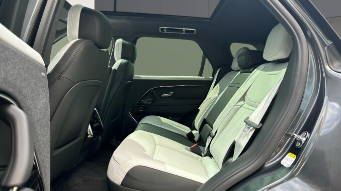 Land Rover Range Rover Sport 3.0 D250 Battersea Edition 5dr Auto Diesel Estate - Image 4